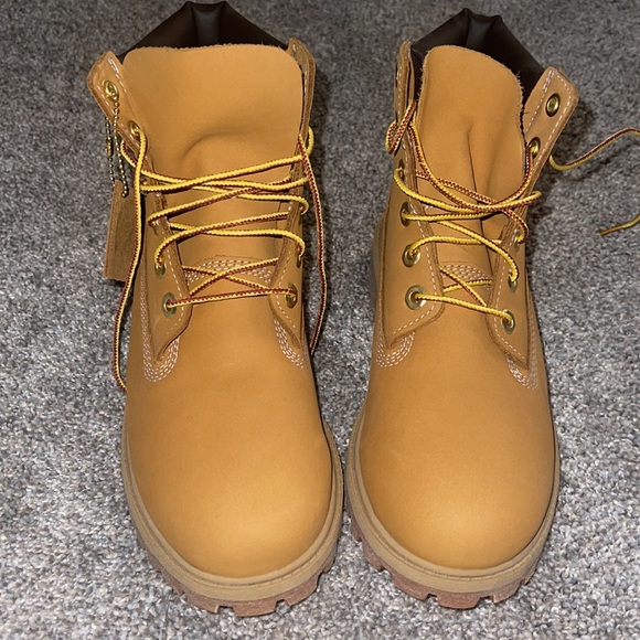 Timberland Classic Boot - Picture 2 of 4